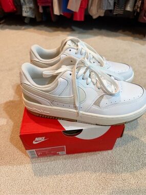 Nike Women’s White Cream Low-Top Sneakers worn once